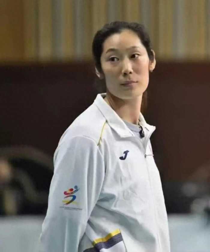 中国女排全力冲刺奥运资格！朱婷回归俱乐部，万千球迷倍感失落！